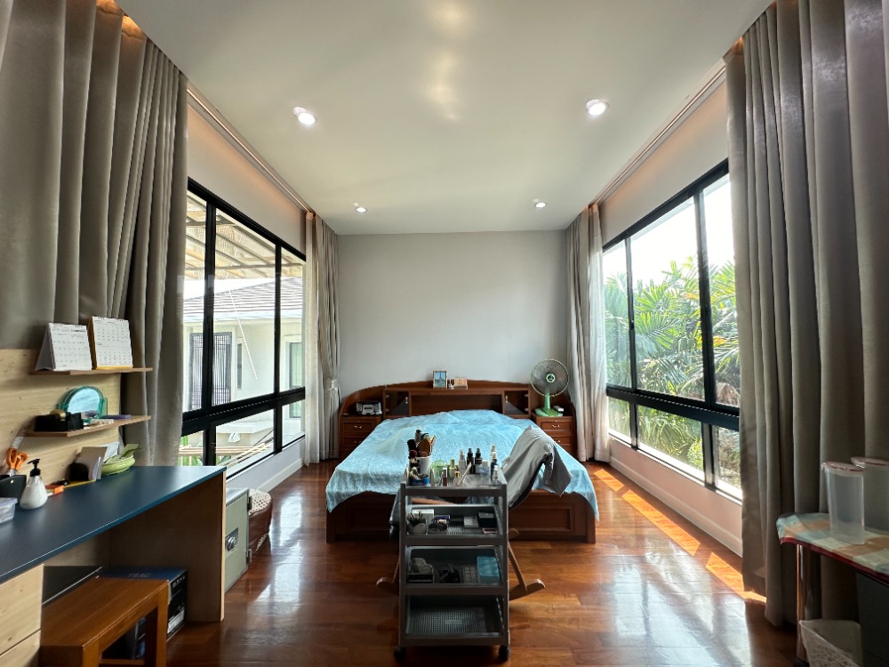 ขายบ้านท่าพระ ตลาดพลู วุฒากาศ : ✨ โปรสิ้นปี 2568!  
บ้านหรู  ใกล้ BTS บางหว้า
ราคาพิเศษ บ้านหลังใหญ่ 450 ตร.ม.
5 ห้องนอน • ที่ดิน 86 ตร.วา