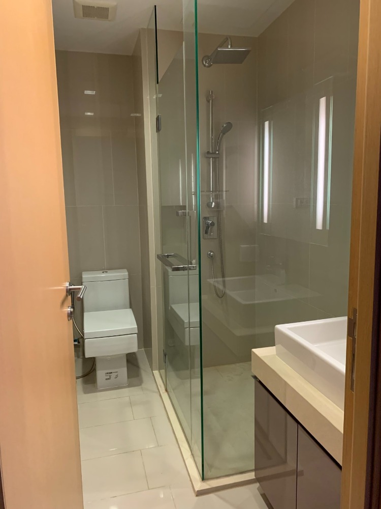 For RentCondoNana, North Nana,Sukhumvit13, Soi Nana : for rent Condo Hyde Sukhumvit 13 3 Bed room corner room (S03-1697)
