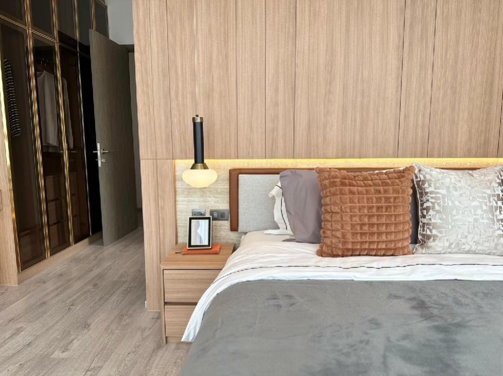 ขายคอนโดสุขุมวิท อโศก ทองหล่อ : 🔥🔥𝙎𝙃𝙊𝘾𝙆 𝘿𝙀𝘼𝙇🔥🔥 RHYTHM EKKAMAI ESTATE  คอนโดสุดหรูใจกลางเอกมัย  ห้องใหญ่พร้อมอยู่  พร้อมเอกสิทธิ์ที่เหนือระดับ✨ 2นอน 2น้ำ  81.5ตรม. เริ่ม  𝟏𝟒.𝟕 ล้าน* 📞 𝟎𝟔𝟏-𝟒𝟓𝟎𝟎𝟗𝟒𝟒