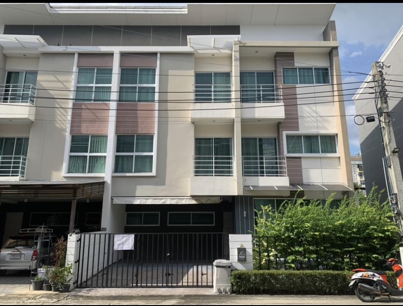 ให้เช่าโฮมออฟฟิศอ่อนนุช อุดมสุข : # ปล่อยเช่าบ้าน ทาวน์โฮม 3 ชั้น  4 นอน 4 น้ำ The Estate อ่อนนุช 46 #หลังริม ทำเลศักยภาพ