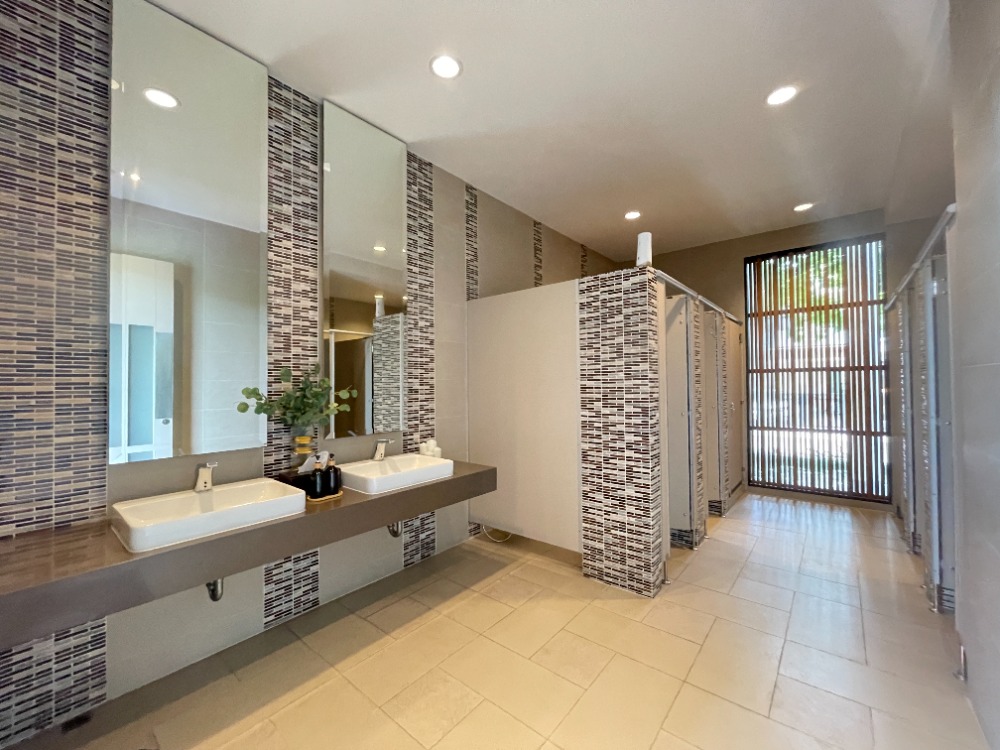 ขายบ้านท่าพระ ตลาดพลู วุฒากาศ : ✨ โปรสิ้นปี 2568!  
บ้านหรู  ใกล้ BTS บางหว้า
ราคาพิเศษ บ้านหลังใหญ่ 450 ตร.ม.
5 ห้องนอน • ที่ดิน 86 ตร.วา