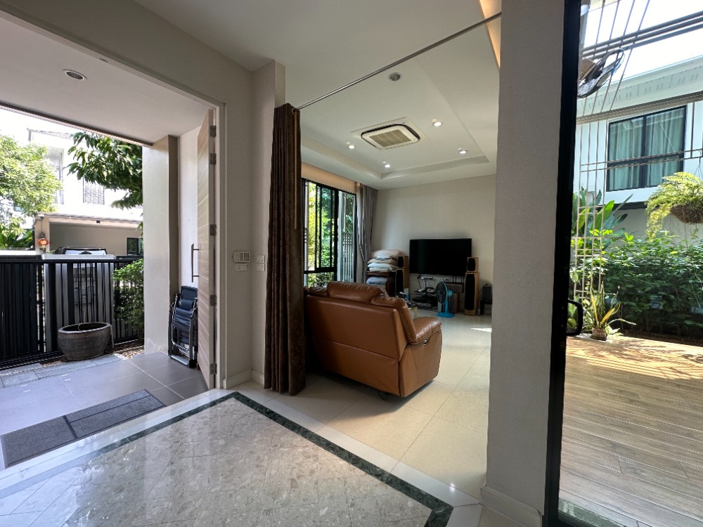 ขายบ้านท่าพระ ตลาดพลู วุฒากาศ : ✨ โปรสิ้นปี 2568!  
บ้านหรู  ใกล้ BTS บางหว้า
ราคาพิเศษ บ้านหลังใหญ่ 450 ตร.ม.
5 ห้องนอน • ที่ดิน 86 ตร.วา