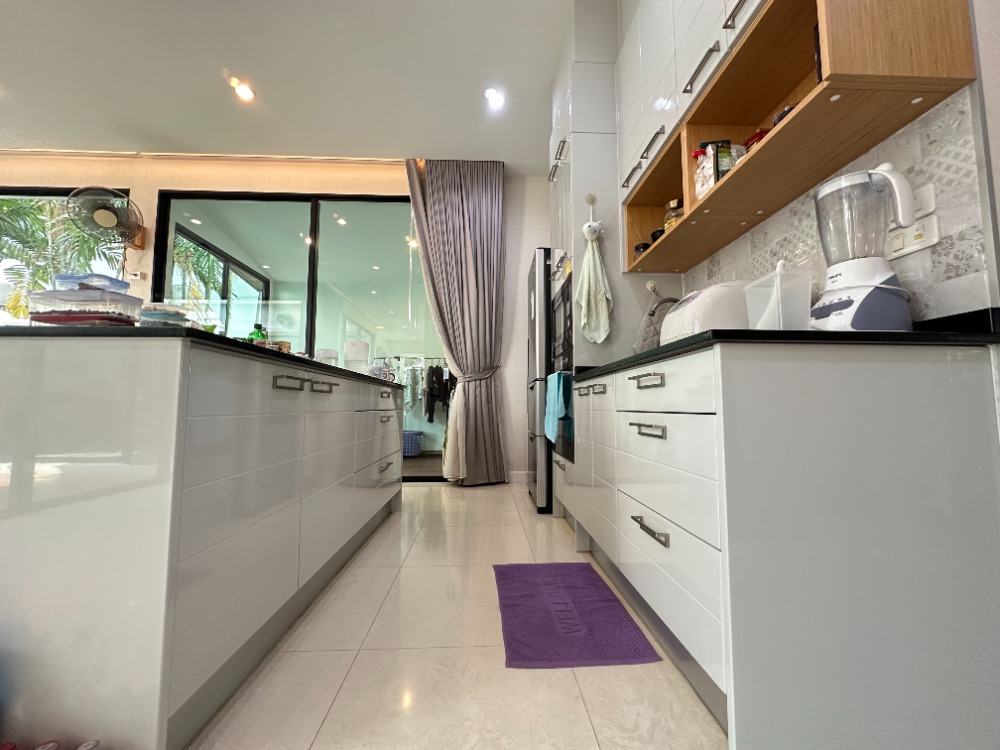 ขายบ้านท่าพระ ตลาดพลู วุฒากาศ : ✨ โปรสิ้นปี 2568!  
บ้านหรู  ใกล้ BTS บางหว้า
ราคาพิเศษ บ้านหลังใหญ่ 450 ตร.ม.
5 ห้องนอน • ที่ดิน 86 ตร.วา