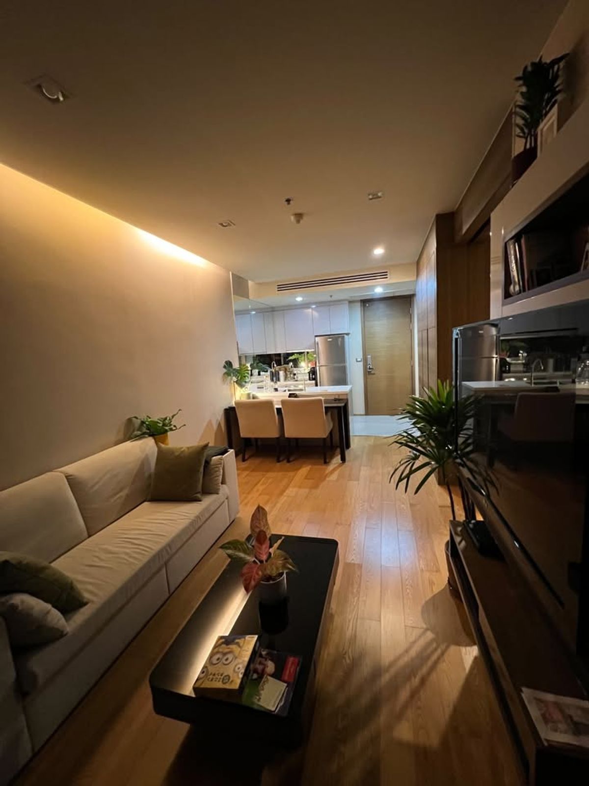 For RentCondoSathorn, Narathiwat : 📌Ready to move in Condo The Address Sathorn 📌 Line : @jhrrealestate