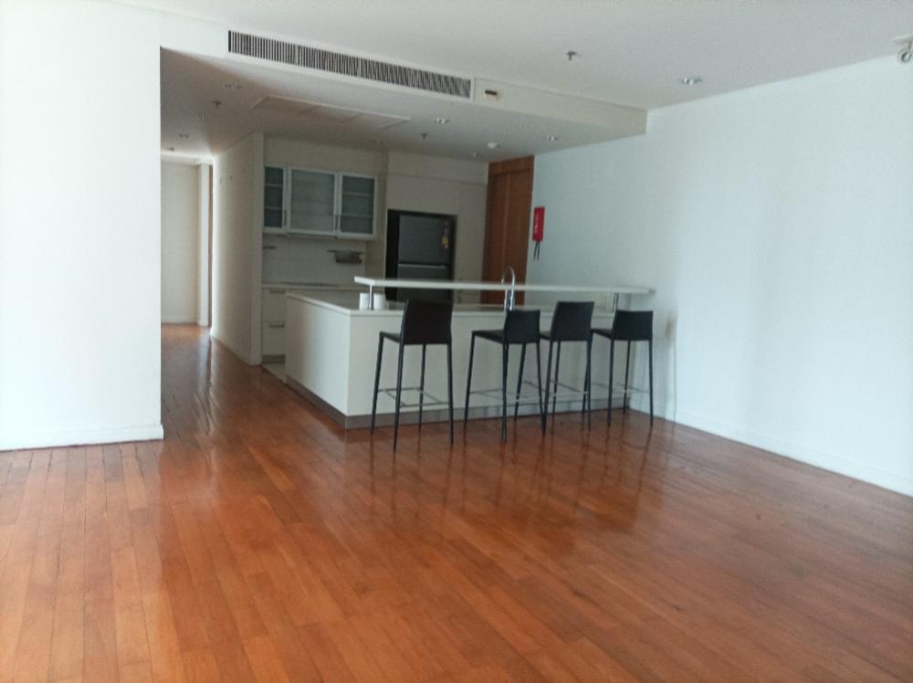 ให้เช่าคอนโดสีลม ศาลาแดง บางรัก : For rent Royal Saladeng 4bedroom 4bathroom 210sqm rent fee 100,000 per month 
rainy 081 8895470whatapp
idline:richierainy