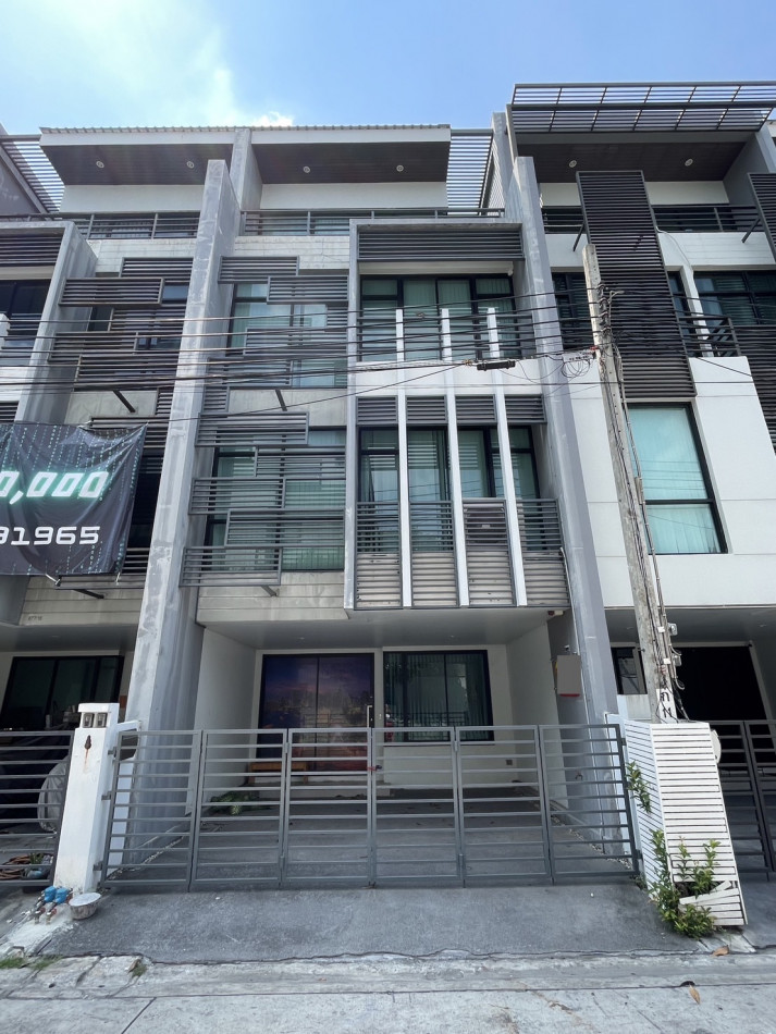 For RentTownhomePattanakan, Srinakarin : For rent: Home Office Nirvana Rama 9, near Rama 9, Ramkhamhaeng, convenient to Ekkamai.