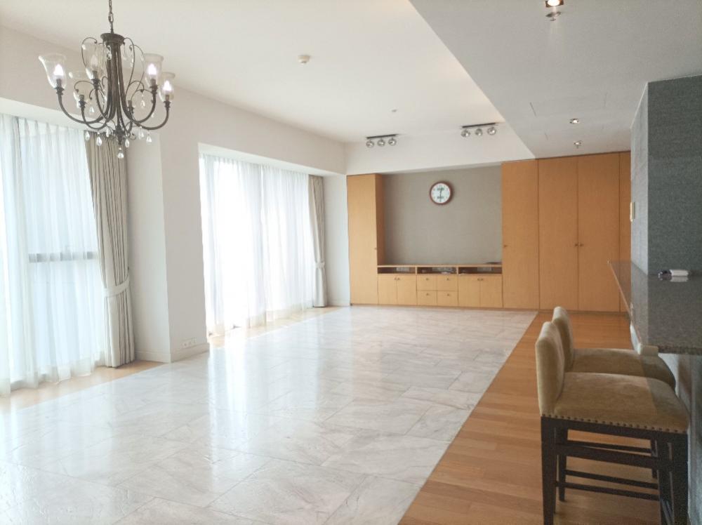 ให้เช่าคอนโดสาทร นราธิวาส : For rent The Met 3 bedroom 196 sqm rent 120,000 per month rainy 081 8895470