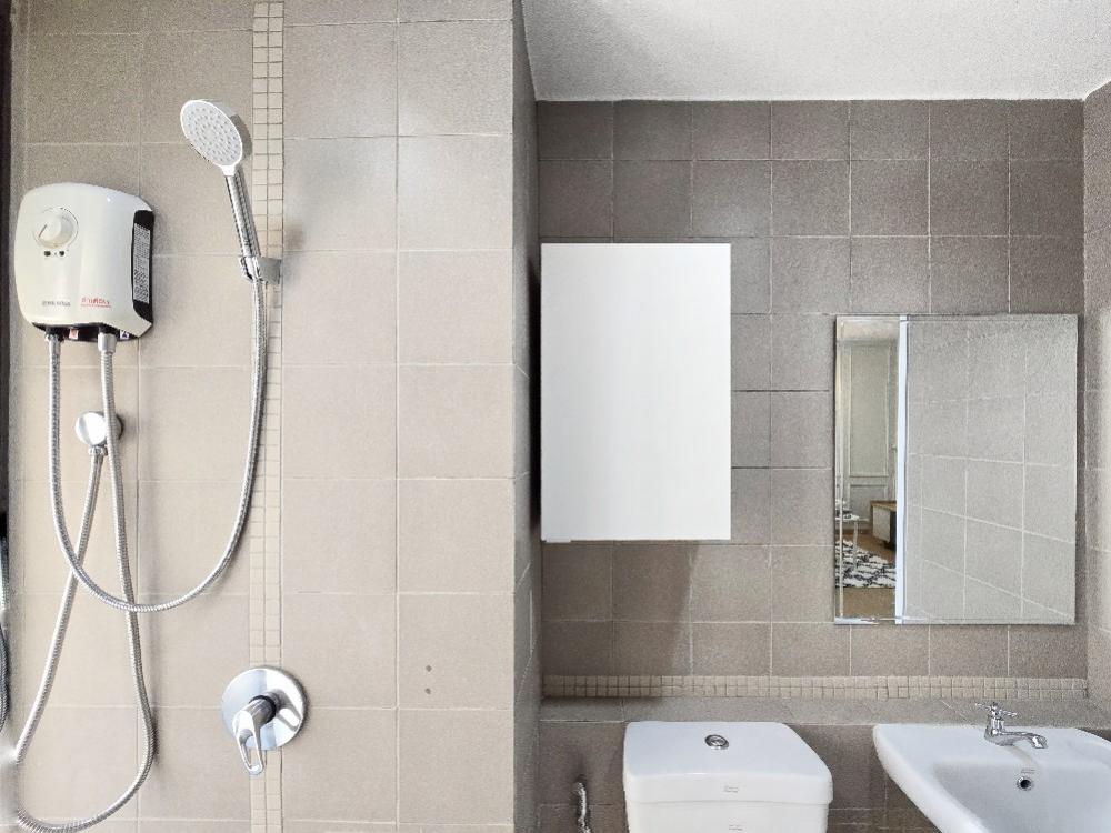 For SaleCondoRamkhamhaeng, Hua Mak : Amarillo is just at the entrance of the alley. No need to wait for multiple transportations until youre tired. Convenience is served to you. Value for money. Save on both rental and transportation costs.. It has to be here.