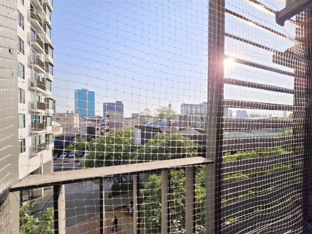 For SaleCondoRamkhamhaeng, Hua Mak : Amarillo is just at the entrance of the alley. No need to wait for multiple transportations until youre tired. Convenience is served to you. Value for money. Save on both rental and transportation costs.. It has to be here.