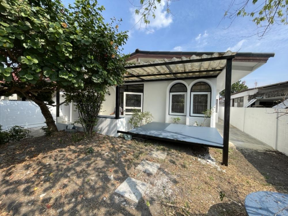 For RentHouseNawamin, Ramindra : 🏡 Single house 🏡 3 bedrooms, 2 bathrooms, 74 sq m. Urgent for rent 🔥🔥Renovate‼️Srinakorn Village Nawamin 24 ⚪️ White House Vintage ⚪️