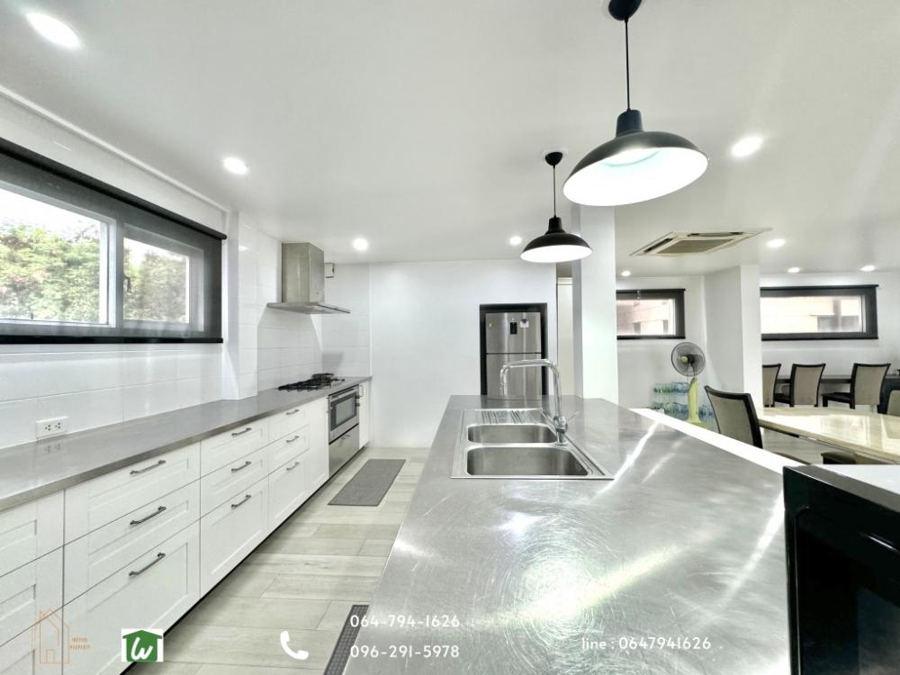 For SaleTownhomeSukhumvit, Asoke, Thonglor : 3-storey Town-style detached house for sale, Ekkamai-Thong Lo in Soi Ekkamai 23, Soi Wat Tax, convenient to access many ways, Soi Thonglor 20 or Soi Ekkamai 21