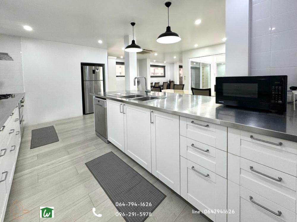 For SaleTownhomeSukhumvit, Asoke, Thonglor : 3-storey Town-style detached house for sale, Ekkamai-Thong Lo in Soi Ekkamai 23, Soi Wat Tax, convenient to access many ways, Soi Thonglor 20 or Soi Ekkamai 21