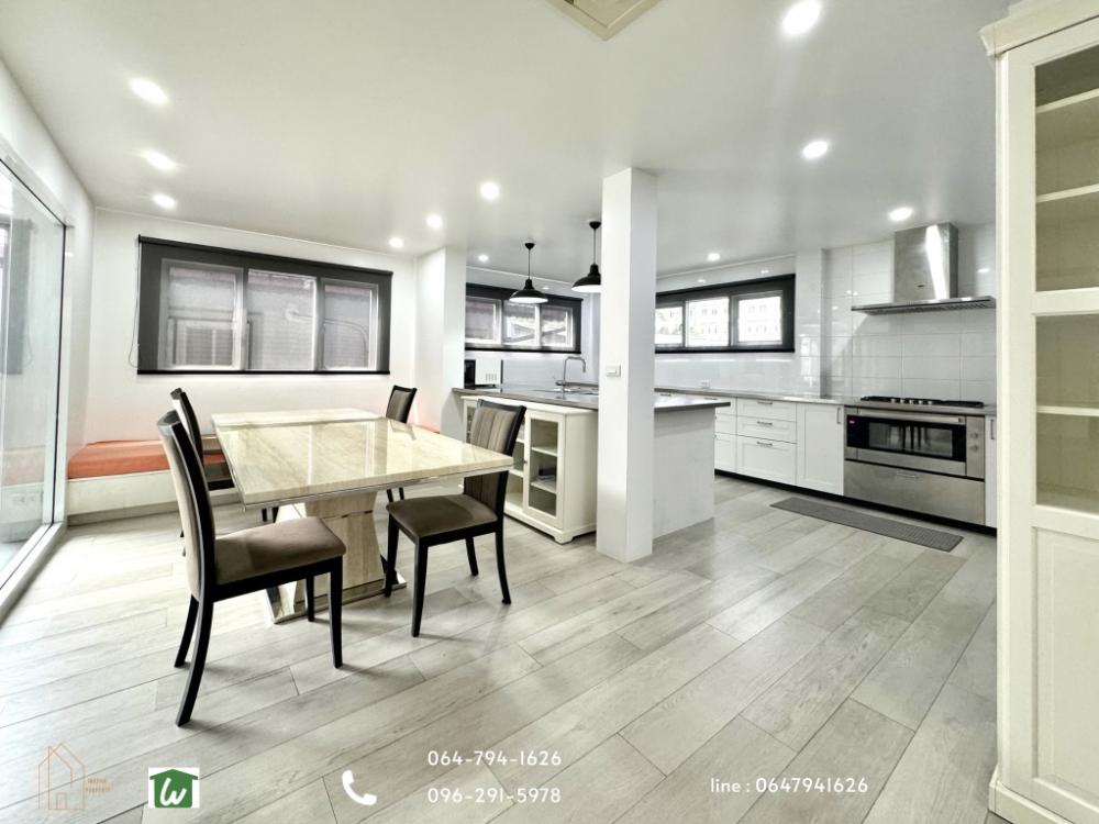 For SaleTownhomeSukhumvit, Asoke, Thonglor : 3-storey Town-style detached house for sale, Ekkamai-Thong Lo in Soi Ekkamai 23, Soi Wat Tax, convenient to access many ways, Soi Thonglor 20 or Soi Ekkamai 21