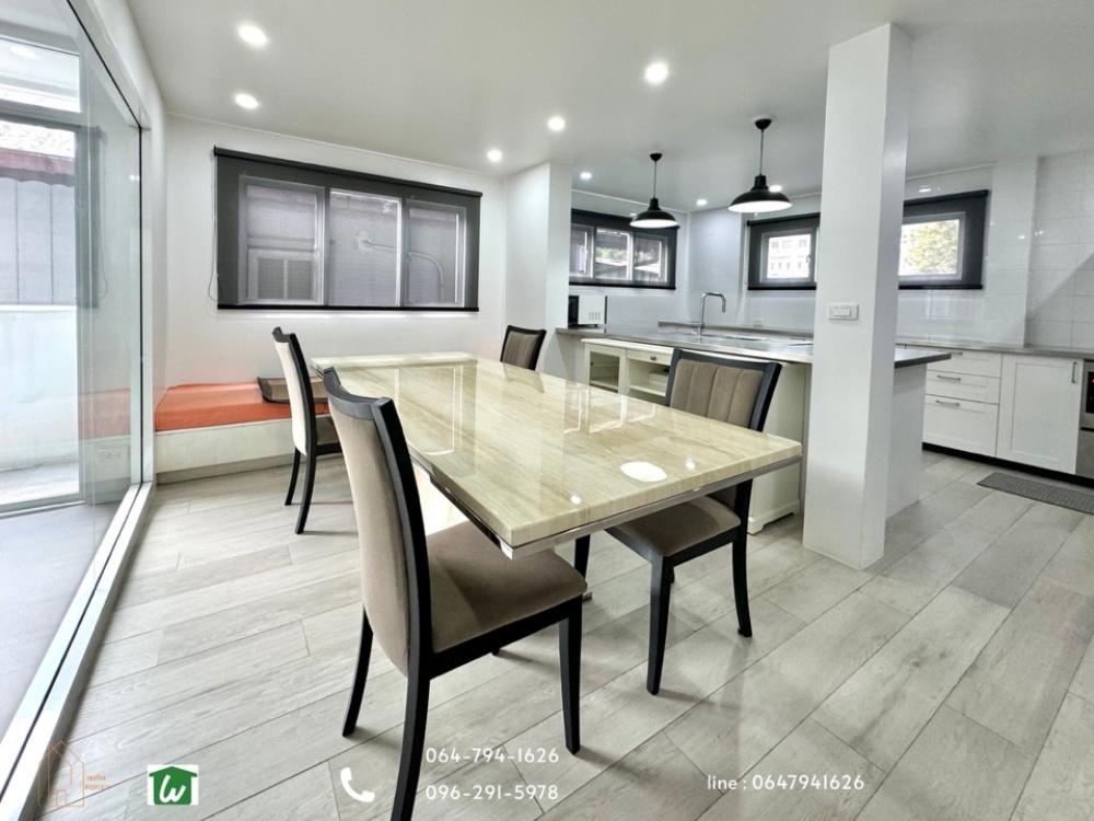 For SaleTownhomeSukhumvit, Asoke, Thonglor : 3-storey Town-style detached house for sale, Ekkamai-Thong Lo in Soi Ekkamai 23, Soi Wat Tax, convenient to access many ways, Soi Thonglor 20 or Soi Ekkamai 21
