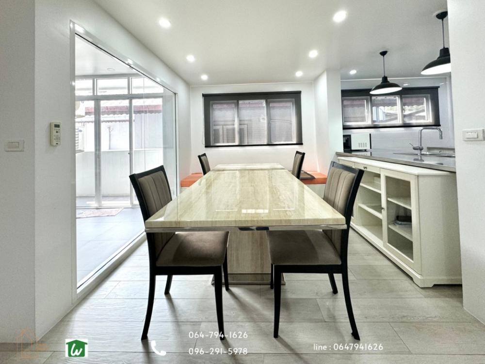 For SaleTownhomeSukhumvit, Asoke, Thonglor : 3-storey Town-style detached house for sale, Ekkamai-Thong Lo in Soi Ekkamai 23, Soi Wat Tax, convenient to access many ways, Soi Thonglor 20 or Soi Ekkamai 21
