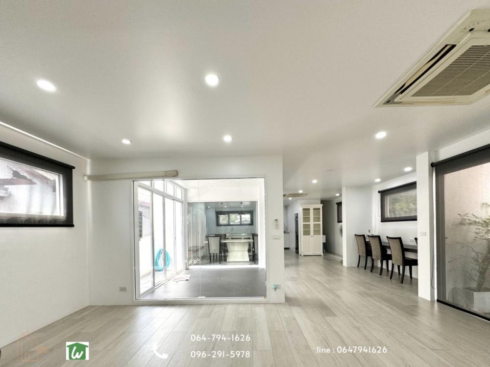 For SaleTownhomeSukhumvit, Asoke, Thonglor : 3-storey Town-style detached house for sale, Ekkamai-Thong Lo in Soi Ekkamai 23, Soi Wat Tax, convenient to access many ways, Soi Thonglor 20 or Soi Ekkamai 21