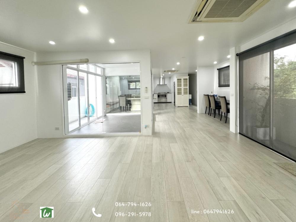 For SaleTownhomeSukhumvit, Asoke, Thonglor : 3-storey Town-style detached house for sale, Ekkamai-Thong Lo in Soi Ekkamai 23, Soi Wat Tax, convenient to access many ways, Soi Thonglor 20 or Soi Ekkamai 21