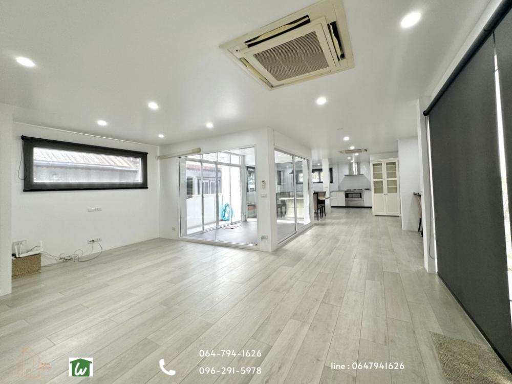 For SaleTownhomeSukhumvit, Asoke, Thonglor : 3-storey Town-style detached house for sale, Ekkamai-Thong Lo in Soi Ekkamai 23, Soi Wat Tax, convenient to access many ways, Soi Thonglor 20 or Soi Ekkamai 21