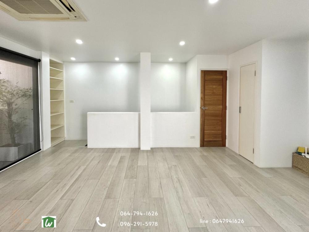 For SaleTownhomeSukhumvit, Asoke, Thonglor : 3-storey Town-style detached house for sale, Ekkamai-Thong Lo in Soi Ekkamai 23, Soi Wat Tax, convenient to access many ways, Soi Thonglor 20 or Soi Ekkamai 21
