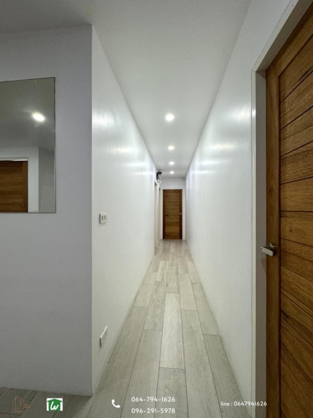 For SaleTownhomeSukhumvit, Asoke, Thonglor : 3-storey Town-style detached house for sale, Ekkamai-Thong Lo in Soi Ekkamai 23, Soi Wat Tax, convenient to access many ways, Soi Thonglor 20 or Soi Ekkamai 21