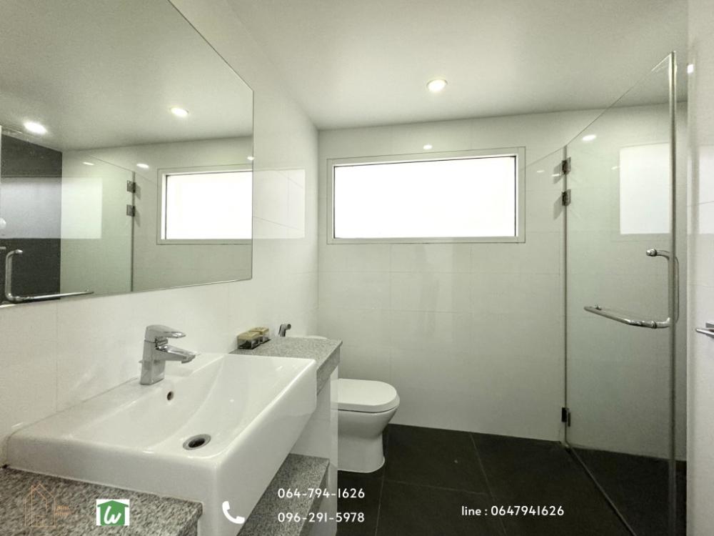 For SaleTownhomeSukhumvit, Asoke, Thonglor : 3-storey Town-style detached house for sale, Ekkamai-Thong Lo in Soi Ekkamai 23, Soi Wat Tax, convenient to access many ways, Soi Thonglor 20 or Soi Ekkamai 21