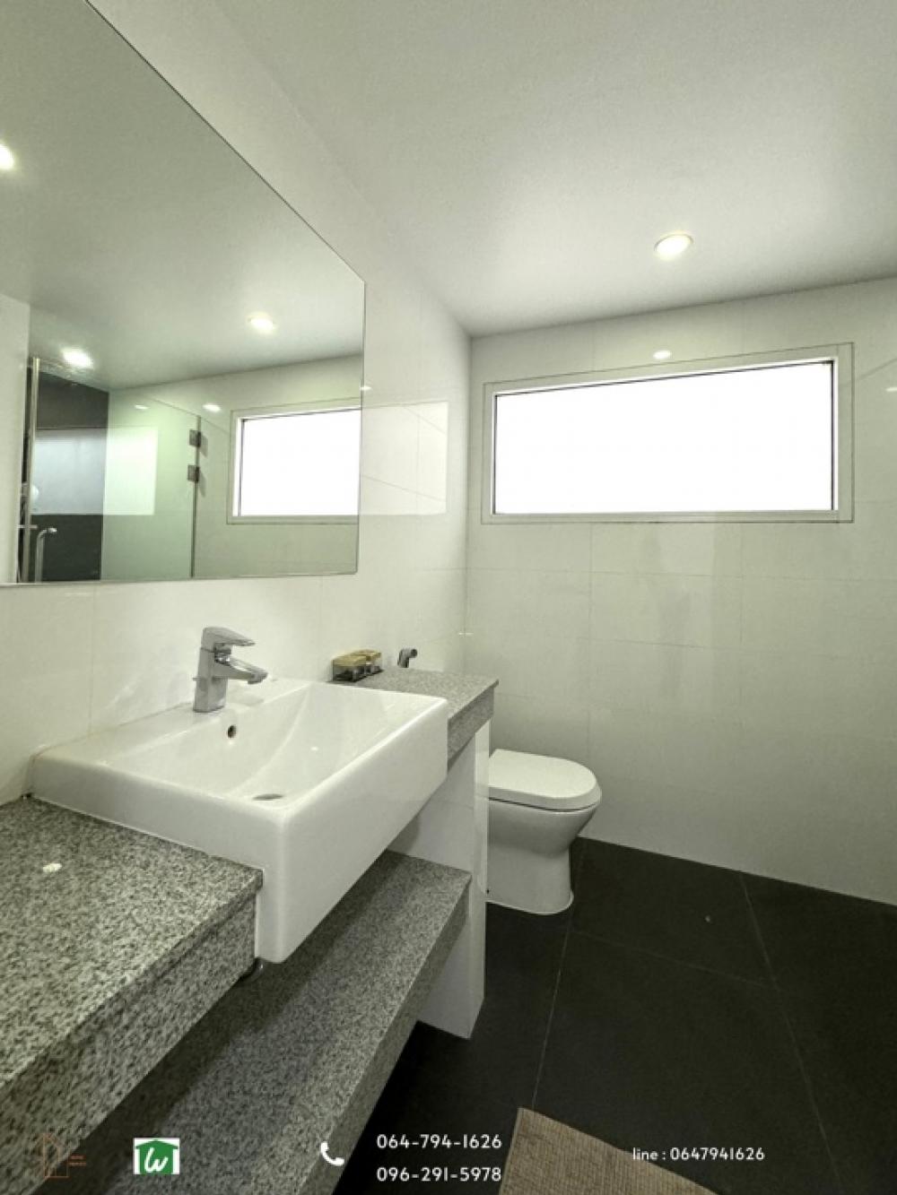 For SaleTownhomeSukhumvit, Asoke, Thonglor : 3-storey Town-style detached house for sale, Ekkamai-Thong Lo in Soi Ekkamai 23, Soi Wat Tax, convenient to access many ways, Soi Thonglor 20 or Soi Ekkamai 21