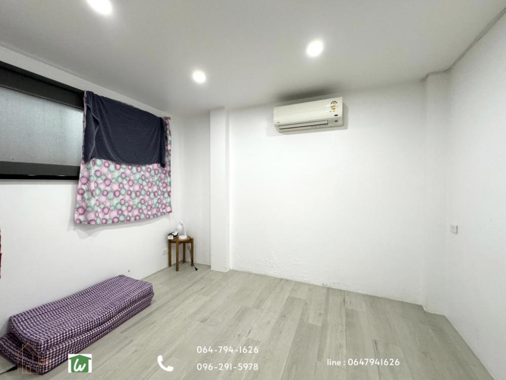 For SaleTownhomeSukhumvit, Asoke, Thonglor : 3-storey Town-style detached house for sale, Ekkamai-Thong Lo in Soi Ekkamai 23, Soi Wat Tax, convenient to access many ways, Soi Thonglor 20 or Soi Ekkamai 21