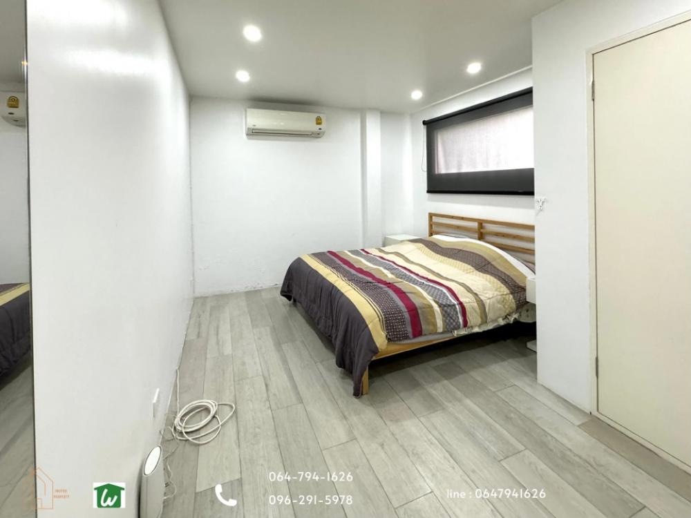 For SaleTownhomeSukhumvit, Asoke, Thonglor : 3-storey Town-style detached house for sale, Ekkamai-Thong Lo in Soi Ekkamai 23, Soi Wat Tax, convenient to access many ways, Soi Thonglor 20 or Soi Ekkamai 21