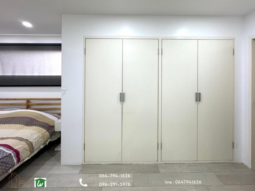 For SaleTownhomeSukhumvit, Asoke, Thonglor : 3-storey Town-style detached house for sale, Ekkamai-Thong Lo in Soi Ekkamai 23, Soi Wat Tax, convenient to access many ways, Soi Thonglor 20 or Soi Ekkamai 21