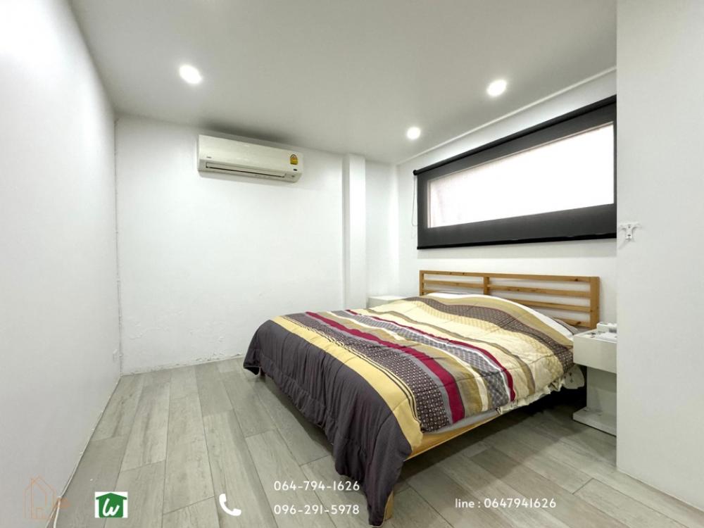 For SaleTownhomeSukhumvit, Asoke, Thonglor : 3-storey Town-style detached house for sale, Ekkamai-Thong Lo in Soi Ekkamai 23, Soi Wat Tax, convenient to access many ways, Soi Thonglor 20 or Soi Ekkamai 21