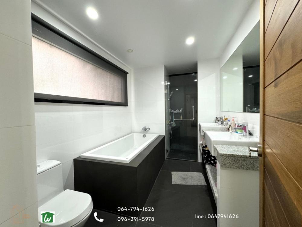 For SaleTownhomeSukhumvit, Asoke, Thonglor : 3-storey Town-style detached house for sale, Ekkamai-Thong Lo in Soi Ekkamai 23, Soi Wat Tax, convenient to access many ways, Soi Thonglor 20 or Soi Ekkamai 21