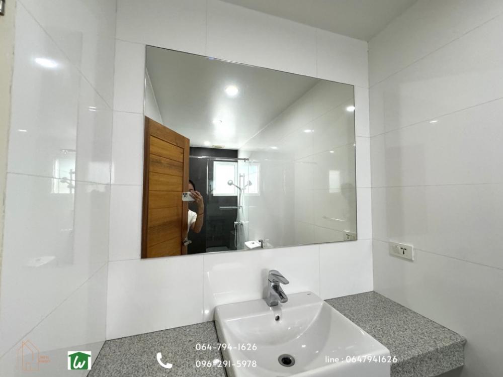 For SaleTownhomeSukhumvit, Asoke, Thonglor : 3-storey Town-style detached house for sale, Ekkamai-Thong Lo in Soi Ekkamai 23, Soi Wat Tax, convenient to access many ways, Soi Thonglor 20 or Soi Ekkamai 21