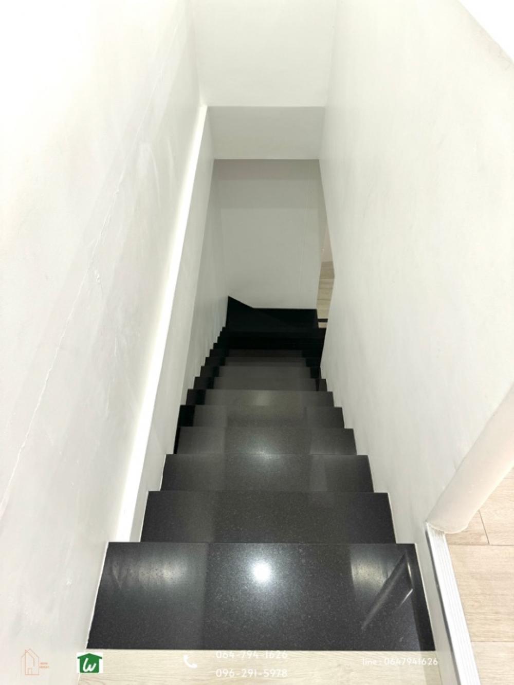 For SaleTownhomeSukhumvit, Asoke, Thonglor : 3-storey Town-style detached house for sale, Ekkamai-Thong Lo in Soi Ekkamai 23, Soi Wat Tax, convenient to access many ways, Soi Thonglor 20 or Soi Ekkamai 21