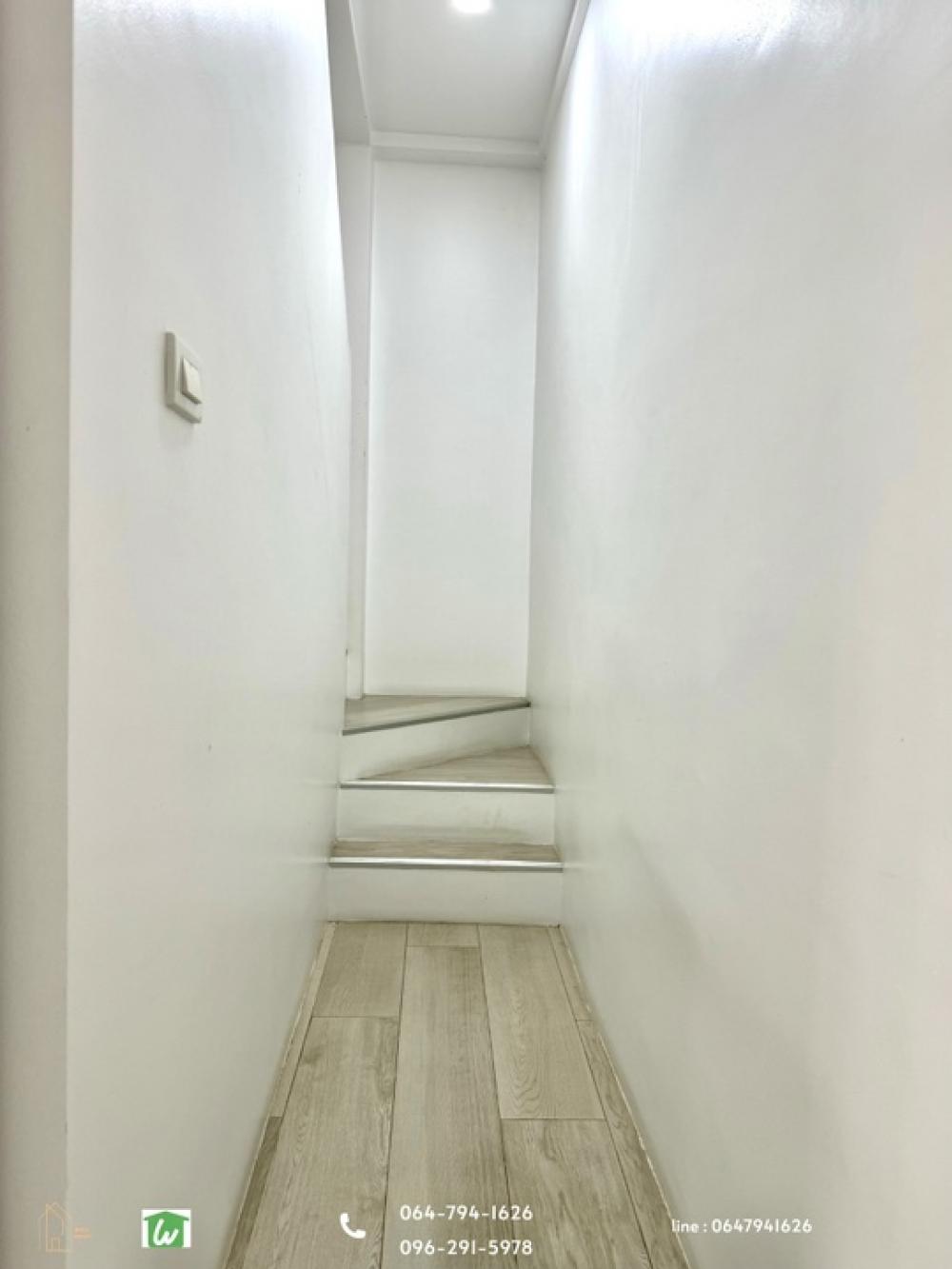 For SaleTownhomeSukhumvit, Asoke, Thonglor : 3-storey Town-style detached house for sale, Ekkamai-Thong Lo in Soi Ekkamai 23, Soi Wat Tax, convenient to access many ways, Soi Thonglor 20 or Soi Ekkamai 21