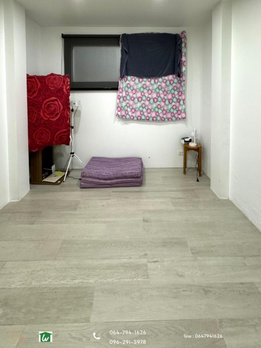 For SaleTownhomeSukhumvit, Asoke, Thonglor : 3-storey Town-style detached house for sale, Ekkamai-Thong Lo in Soi Ekkamai 23, Soi Wat Tax, convenient to access many ways, Soi Thonglor 20 or Soi Ekkamai 21