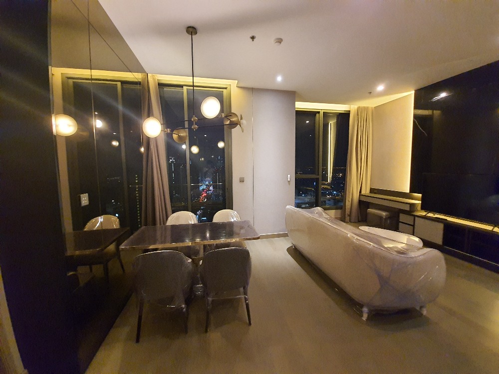 For RentCondoRama9, Petchburi, RCA : Luxury condo for rent, The Esse at Singha Complex, 2 bedrooms, 2 bathrooms, high floor, beautiful, fully furnished, ready to move in.