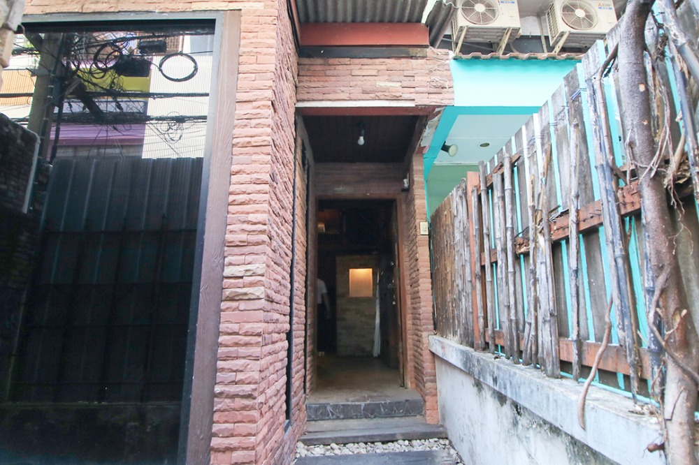 For SaleShop HouseSukhumvit, Asoke, Thonglor : Urgent sale❗️ Commercial building 4.5 floors, Soi Sukhumvit 33. If interested, add Line @jhrcondo