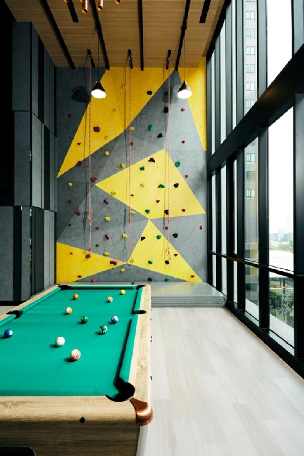 For SaleCondoPattanakan, Srinakarin : 🔥 Best Deal!!! Condo For [ Sale with tenant]  Nue Noble Srinakarin-Lasalle / Fully furnished 1 Bedroom 1 Bath. Very new room. Close to MRT Si Lasalle and Thai-Singapore international