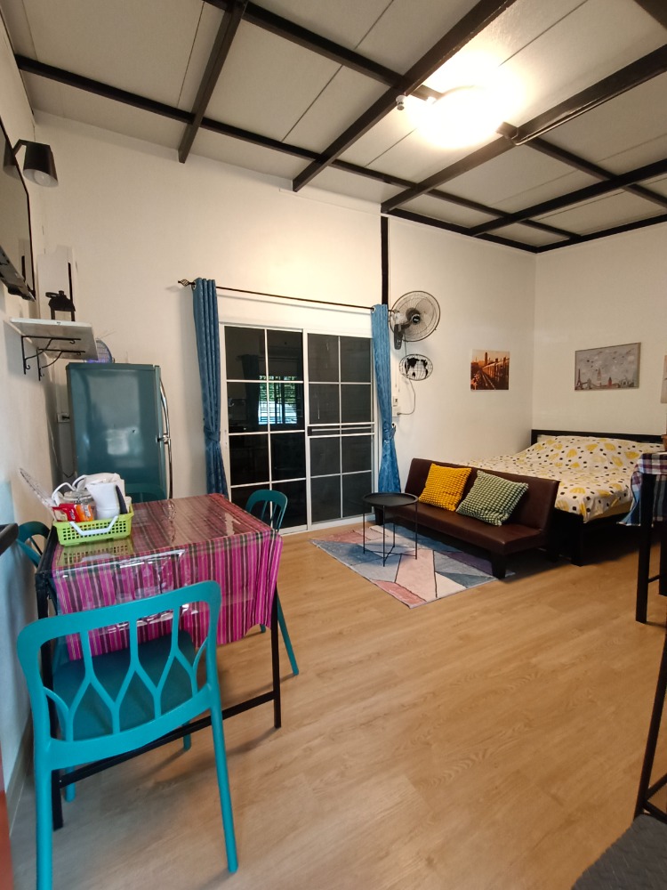 ให้เช่าบ้านนนทบุรี บางใหญ่ บางบัวทอง : Be Nice ห้องให้เช่า (ห้องแถว)  ระยะสั้น  เฟอร์นิเจอร์ พร้อมของใช้อำนวยความสะดวก  ขนาดห้อง 28 ตรม.  1 ห้องนอน 1 ห้องครัว 1 น้ำ (ในตัว)  พักได้ไม่เกิน 4 ท่าน จอดรถประจำ  1 คัน หมู่บ้านพฤกษา 45 ซอย5 ติดถนนเมน