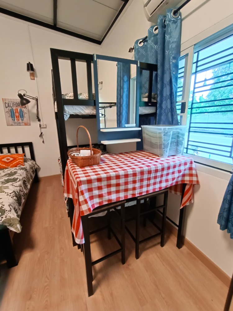 ให้เช่าบ้านนนทบุรี บางใหญ่ บางบัวทอง : Be Nice ห้องให้เช่า (ห้องแถว)  ระยะสั้น  เฟอร์นิเจอร์ พร้อมของใช้อำนวยความสะดวก  ขนาดห้อง 28 ตรม.  1 ห้องนอน 1 ห้องครัว 1 น้ำ (ในตัว)  พักได้ไม่เกิน 4 ท่าน จอดรถประจำ  1 คัน หมู่บ้านพฤกษา 45 ซอย5 ติดถนนเมน