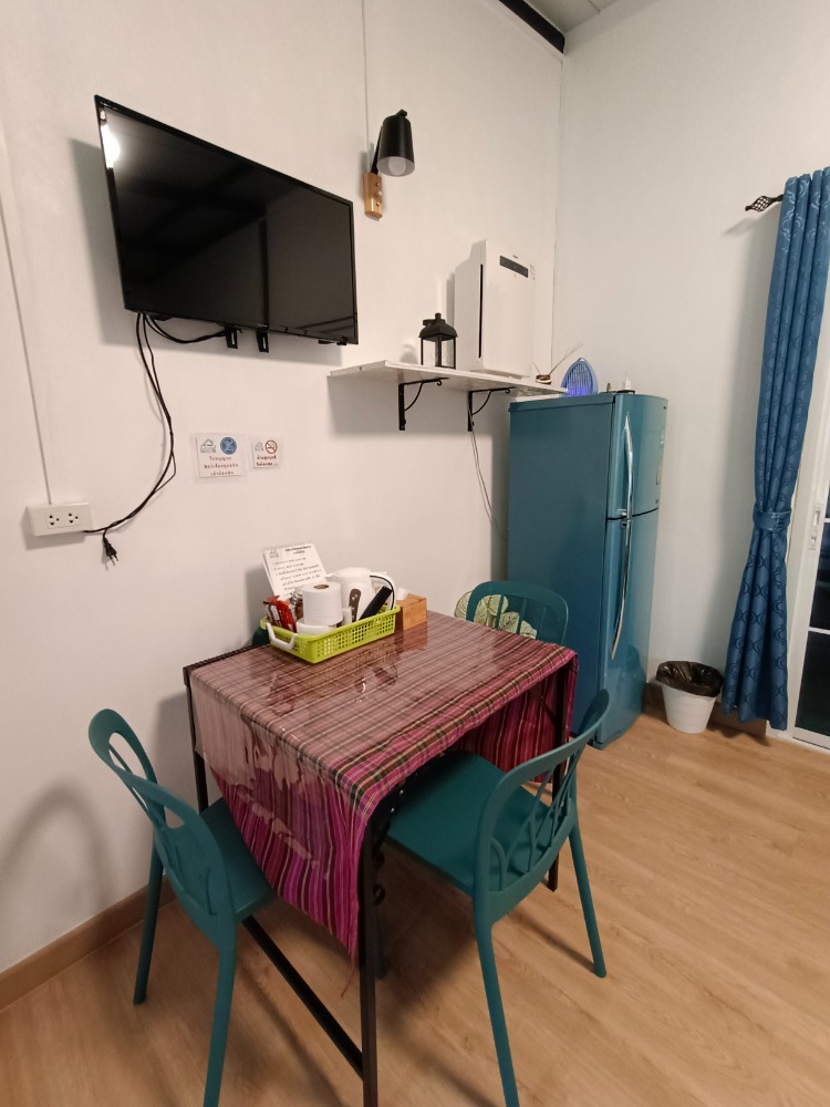 ให้เช่าบ้านนนทบุรี บางใหญ่ บางบัวทอง : Be Nice ห้องให้เช่า (ห้องแถว)  ระยะสั้น  เฟอร์นิเจอร์ พร้อมของใช้อำนวยความสะดวก  ขนาดห้อง 28 ตรม.  1 ห้องนอน 1 ห้องครัว 1 น้ำ (ในตัว)  พักได้ไม่เกิน 4 ท่าน จอดรถประจำ  1 คัน หมู่บ้านพฤกษา 45 ซอย5 ติดถนนเมน