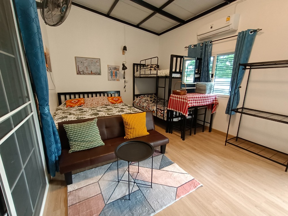 ให้เช่าบ้านนนทบุรี บางใหญ่ บางบัวทอง : Be Nice ห้องให้เช่า (ห้องแถว)  ระยะสั้น  เฟอร์นิเจอร์ พร้อมของใช้อำนวยความสะดวก  ขนาดห้อง 28 ตรม.  1 ห้องนอน 1 ห้องครัว 1 น้ำ (ในตัว)  พักได้ไม่เกิน 4 ท่าน จอดรถประจำ  1 คัน หมู่บ้านพฤกษา 45 ซอย5 ติดถนนเมน