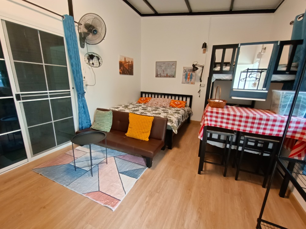 ให้เช่าบ้านนนทบุรี บางใหญ่ บางบัวทอง : Be Nice ห้องให้เช่า (ห้องแถว)  ระยะสั้น  เฟอร์นิเจอร์ พร้อมของใช้อำนวยความสะดวก  ขนาดห้อง 28 ตรม.  1 ห้องนอน 1 ห้องครัว 1 น้ำ (ในตัว)  พักได้ไม่เกิน 4 ท่าน จอดรถประจำ  1 คัน หมู่บ้านพฤกษา 45 ซอย5 ติดถนนเมน