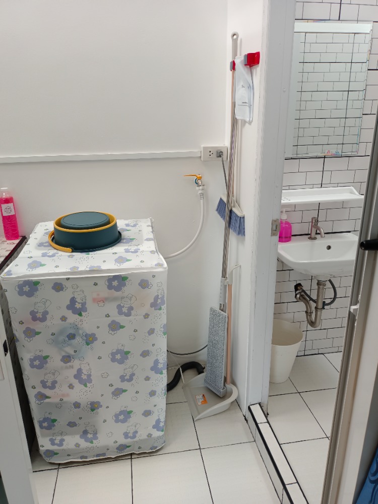 ให้เช่าบ้านนนทบุรี บางใหญ่ บางบัวทอง : Be Nice ห้องให้เช่า (ห้องแถว)  ระยะสั้น  เฟอร์นิเจอร์ พร้อมของใช้อำนวยความสะดวก  ขนาดห้อง 28 ตรม.  1 ห้องนอน 1 ห้องครัว 1 น้ำ (ในตัว)  พักได้ไม่เกิน 4 ท่าน จอดรถประจำ  1 คัน หมู่บ้านพฤกษา 45 ซอย5 ติดถนนเมน