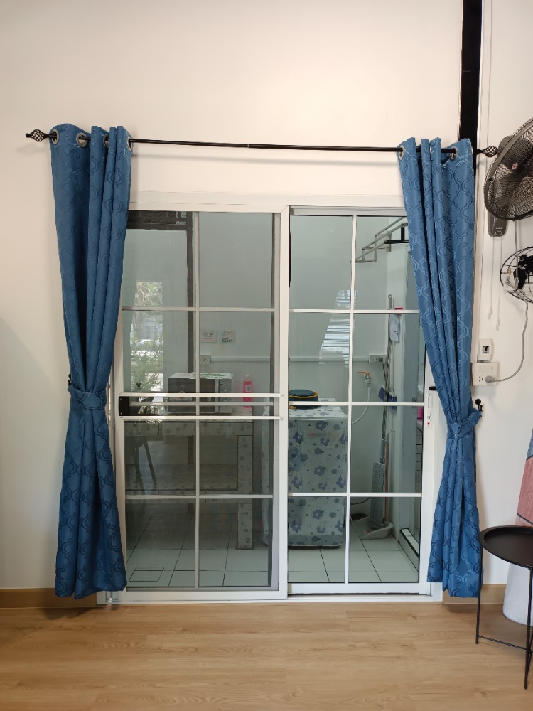 ให้เช่าบ้านนนทบุรี บางใหญ่ บางบัวทอง : Be Nice ห้องให้เช่า (ห้องแถว)  ระยะสั้น  เฟอร์นิเจอร์ พร้อมของใช้อำนวยความสะดวก  ขนาดห้อง 28 ตรม.  1 ห้องนอน 1 ห้องครัว 1 น้ำ (ในตัว)  พักได้ไม่เกิน 4 ท่าน จอดรถประจำ  1 คัน หมู่บ้านพฤกษา 45 ซอย5 ติดถนนเมน