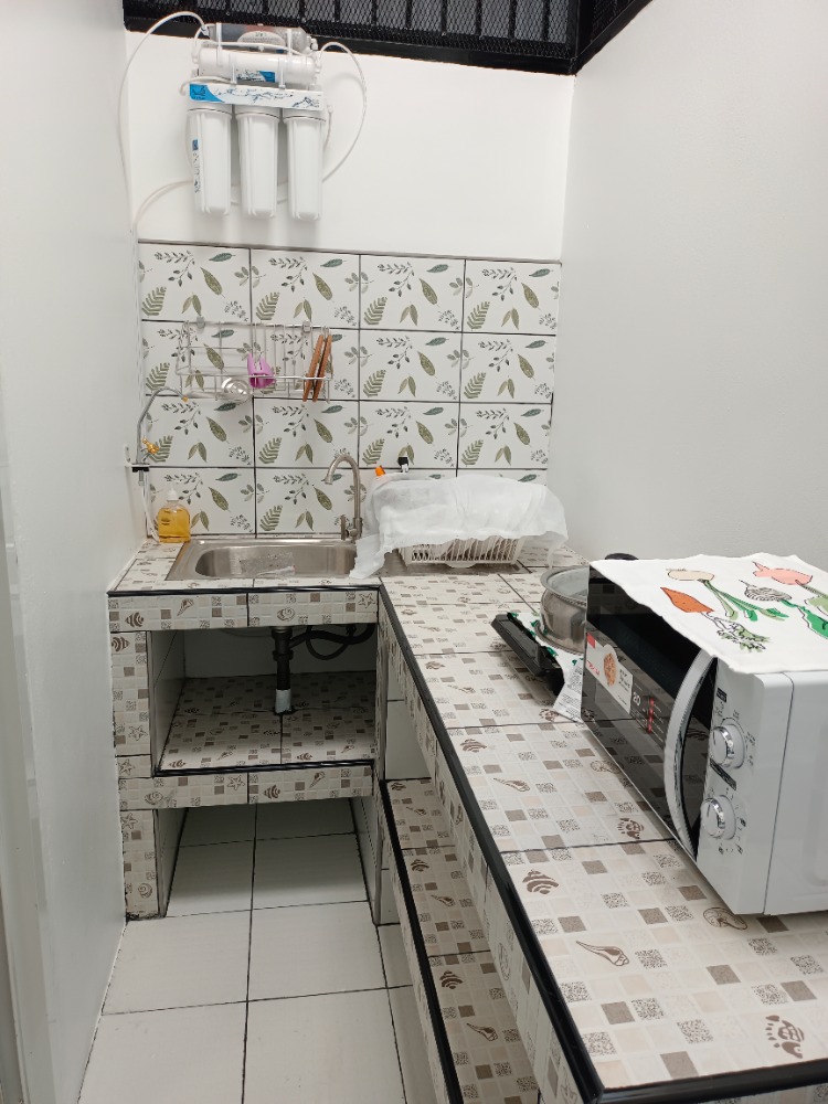 ให้เช่าบ้านนนทบุรี บางใหญ่ บางบัวทอง : Be Nice ห้องให้เช่า (ห้องแถว)  ระยะสั้น  เฟอร์นิเจอร์ พร้อมของใช้อำนวยความสะดวก  ขนาดห้อง 28 ตรม.  1 ห้องนอน 1 ห้องครัว 1 น้ำ (ในตัว)  พักได้ไม่เกิน 4 ท่าน จอดรถประจำ  1 คัน หมู่บ้านพฤกษา 45 ซอย5 ติดถนนเมน