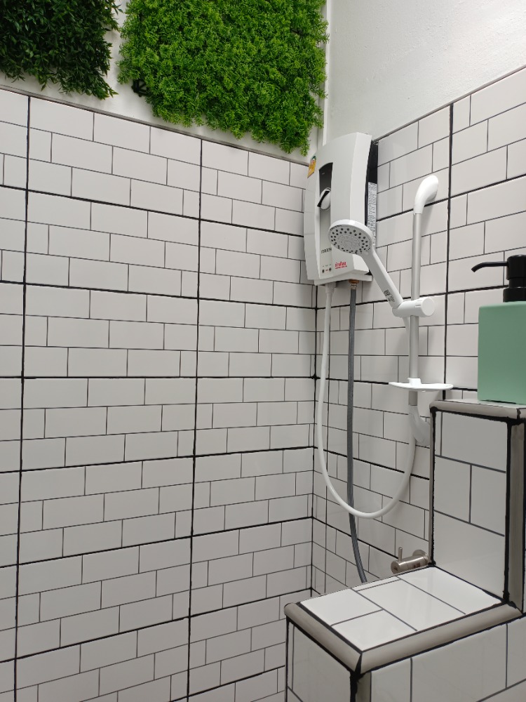 ให้เช่าบ้านนนทบุรี บางใหญ่ บางบัวทอง : Be Nice ห้องให้เช่า (ห้องแถว)  ระยะสั้น  เฟอร์นิเจอร์ พร้อมของใช้อำนวยความสะดวก  ขนาดห้อง 28 ตรม.  1 ห้องนอน 1 ห้องครัว 1 น้ำ (ในตัว)  พักได้ไม่เกิน 4 ท่าน จอดรถประจำ  1 คัน หมู่บ้านพฤกษา 45 ซอย5 ติดถนนเมน