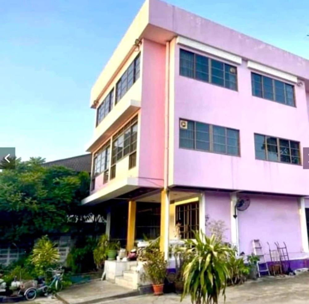 For SaleLandOnnut, Udomsuk : Land for Sale with 3 Houses on Sukhumvit 62 Near BTS Bang Chak Large Plot Ideal for Long Term Investment