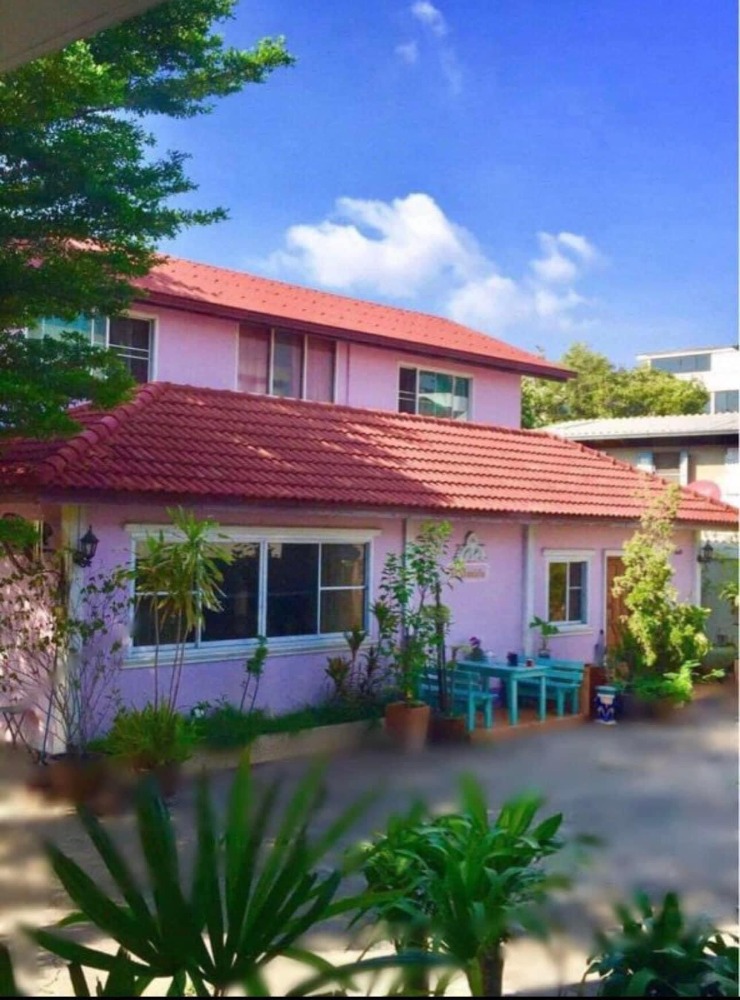 For SaleLandOnnut, Udomsuk : Land for Sale with 3 Houses on Sukhumvit 62 Near BTS Bang Chak Large Plot Ideal for Long Term Investment