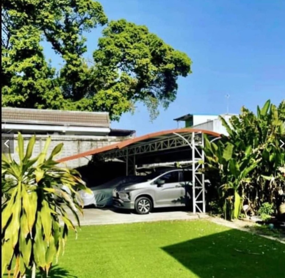 For SaleLandOnnut, Udomsuk : Land for Sale with 3 Houses on Sukhumvit 62 Near BTS Bang Chak Large Plot Ideal for Long Term Investment